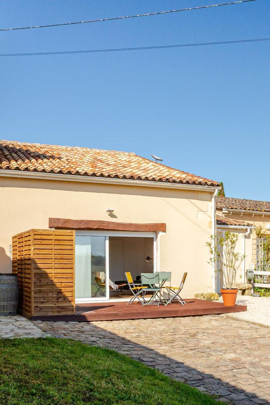 Guesthouse Les Maurins Saint-Sulpice-de-Faleyrens Esterno foto