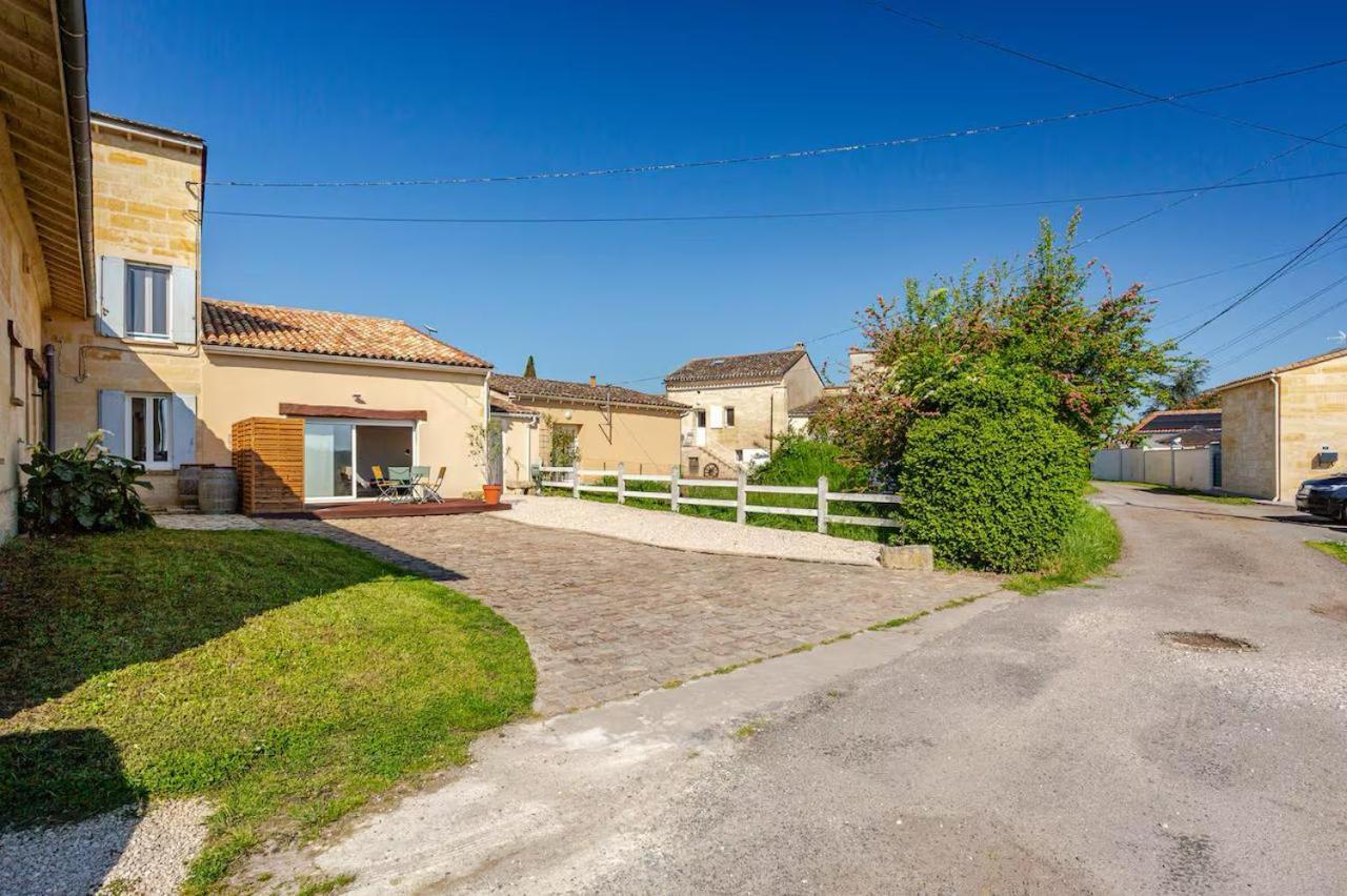 Guesthouse Les Maurins Saint-Sulpice-de-Faleyrens Esterno foto