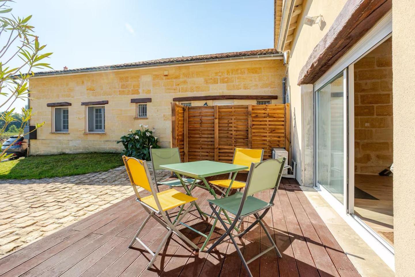 Guesthouse Les Maurins Saint-Sulpice-de-Faleyrens Esterno foto